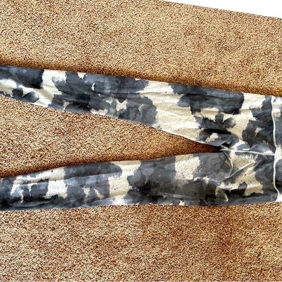 Lululemon Wunder under yoga pant leggings - Picture 5 of 6